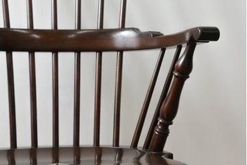 中古　美品　松本民芸家具　シックな色合いとクラシカルな佇まいが魅力のペンシルバニアウィンザーチェア(ウインザーチェア、アームチェア、板座チェア、ダイニングチェア、椅子、イス)(定価約20万円)(R-068196)