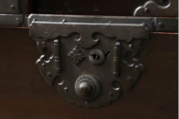 和製アンティーク　特注!!　上手物!!　総桐材　金具の立派な庄内背負い箪笥(庄内箪笥、小箪笥、行商箪笥、衣装箪笥、整理たんす、収納タンス、引き出し)(R-068198)