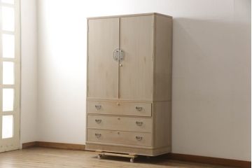 中古　柔らかな色合いが魅力的な加茂総桐箪笥(胴丸、総桐たんす、衣装箪笥、着物箪笥、和タンス、引き出し、)(R-068199)