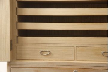 中古　柔らかな色合いが魅力的な加茂総桐箪笥(胴丸、総桐たんす、衣装箪笥、着物箪笥、和タンス、引き出し、)(R-068199)