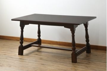 中古　美品　松本民芸家具　シックな色合いで落ち着いた佇まいが魅力のD型食卓(ダイニングテーブル、2人掛け、4人掛け、作業台)(定価約26万円)(R-068200)
