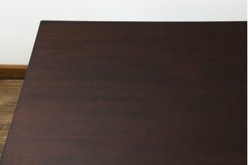 中古　美品　松本民芸家具　シックな色合いで落ち着いた佇まいが魅力のD型食卓(ダイニングテーブル、2人掛け、4人掛け、作業台)(定価約26万円)(R-068200)