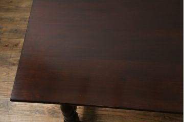 中古　美品　松本民芸家具　シックな色合いで落ち着いた佇まいが魅力のD型食卓(ダイニングテーブル、2人掛け、4人掛け、作業台)(定価約26万円)(R-068200)