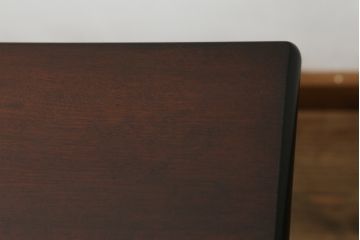 中古　美品　松本民芸家具　シックな色合いで落ち着いた佇まいが魅力のD型食卓(ダイニングテーブル、2人掛け、4人掛け、作業台)(定価約26万円)(R-068200)