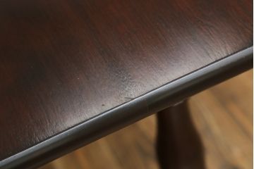 中古　美品　松本民芸家具　シックな色合いで落ち着いた佇まいが魅力のD型食卓(ダイニングテーブル、2人掛け、4人掛け、作業台)(定価約26万円)(R-068200)