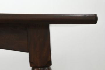 中古　美品　松本民芸家具　シックな色合いで落ち着いた佇まいが魅力のD型食卓(ダイニングテーブル、2人掛け、4人掛け、作業台)(定価約26万円)(R-068200)