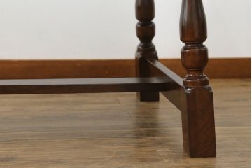 中古　美品　松本民芸家具　シックな色合いで落ち着いた佇まいが魅力のD型食卓(ダイニングテーブル、2人掛け、4人掛け、作業台)(定価約26万円)(R-068200)