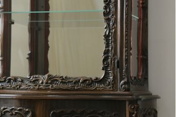 中古　高級品!!　ロココ調　彫刻入り　背面鏡張り　繊細な装飾が魅力!エレガントな佇まいのキャビネット(キュリオケース、ガラスケース、ショーケース、飾り棚、陳列棚、Gケース、店舗什器)(R-068207)