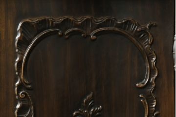 中古　高級品!!　ロココ調　彫刻入り　背面鏡張り　繊細な装飾が魅力!エレガントな佇まいのキャビネット(キュリオケース、ガラスケース、ショーケース、飾り棚、陳列棚、Gケース、店舗什器)(R-068207)