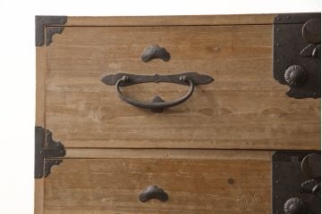 和製アンティーク　前面桐材　立派な金具が目を惹く二本松箪笥(重ね箪笥、収納箪笥、衣装箪笥、和タンス、時代箪笥、引き出し)(R-068211)