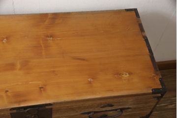 和製アンティーク　前面桐材　立派な金具が目を惹く二本松箪笥ローボード(ローチェスト、テレビ台、テレビボード、収納箪笥、和タンス、時代箪笥、引き出し)(R-068213)