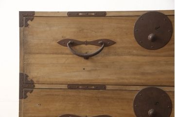 和製アンティーク　三方桐材　上品なデザインの金具が魅力の二本松箪笥(重ね箪笥、収納箪笥、衣装箪笥、和タンス、時代箪笥、引き出し)(R-068214)