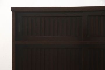 中古　美品　整然と並ぶ縦桟が和モダンな雰囲気を醸し出す格子引き戸の水屋箪笥サイドボード(収納棚、戸棚、食器棚、茶棚、サイドキャビネット)(R-068229)
