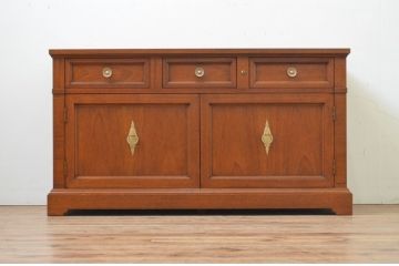 中古　DREXEL HERITAGE(ドレクセルヘリテイジ)　Triune(トライユン)　クラシカルなデザインがお洒落なテレビ台(ローボード、テレビボード、サイドキャビネット、リビングボード、収納棚、戸棚)(R-068230)