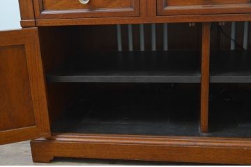 中古　DREXEL HERITAGE(ドレクセルヘリテイジ)　Triune(トライユン)　クラシカルなデザインがお洒落なテレビ台(ローボード、テレビボード、サイドキャビネット、リビングボード、収納棚、戸棚)(R-068230)