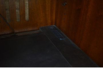 中古　DREXEL HERITAGE(ドレクセルヘリテイジ)　Triune(トライユン)　クラシカルなデザインがお洒落なテレビ台(ローボード、テレビボード、サイドキャビネット、リビングボード、収納棚、戸棚)(R-068230)