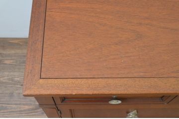 中古　DREXEL HERITAGE(ドレクセルヘリテイジ)　Triune(トライユン)　クラシカルなデザインがお洒落なテレビ台(ローボード、テレビボード、サイドキャビネット、リビングボード、収納棚、戸棚)(R-068230)