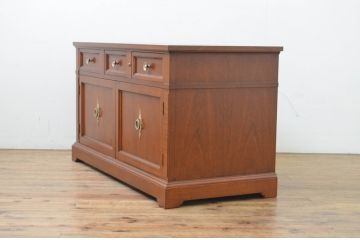 中古　DREXEL HERITAGE(ドレクセルヘリテイジ)　Triune(トライユン)　クラシカルなデザインがお洒落なテレビ台(ローボード、テレビボード、サイドキャビネット、リビングボード、収納棚、戸棚)(R-068230)