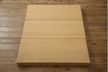 中古　最高級!!　蒔絵入り　焼桐　山崎東陽作　花の絵柄がかわいらしく品を感じさせる総桐箪笥(総桐たんす、胴厚、衣装箪笥、着物箪笥、収納タンス、引き出し、和箪笥)(R-068231)