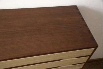 中古　モダンデザイン　老舗　桐屋田中　直線的でシンプルなデザインが格好良い加茂総桐箪笥(チェスト、桐たんす、和タンス、衣装箪笥)
