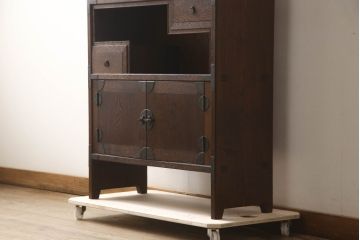 中古　松本民芸家具　希少!風情ある和モダンの空間づくりに活躍するD型朝鮮棚(タモ、ラッカー)(茶棚、サイドキャビネット、収納棚、飾り棚)(定価約140万円)(R-068237)