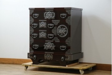 中古　超美品!!　岩谷堂箪笥　木地呂塗り　丁寧な造りの手打ち金具が目を惹く栗駒8号車タンス　定価約160万円　(R-068238)