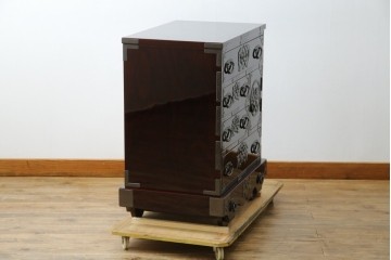 中古　超美品!!　岩谷堂箪笥　木地呂塗り　丁寧な造りの手打ち金具が目を惹く栗駒8号車タンス　定価約160万円　(R-068238)
