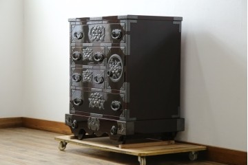 中古　超美品!!　岩谷堂箪笥　木地呂塗り　丁寧な造りの手打ち金具が目を惹く栗駒8号車タンス　定価約160万円　(R-068238)