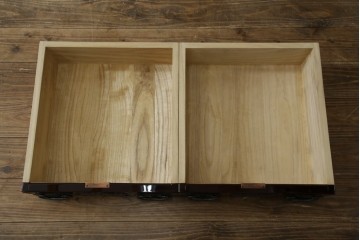 中古　超美品!!　岩谷堂箪笥　木地呂塗り　丁寧な造りの手打ち金具が目を惹く栗駒8号車タンス　定価約160万円　(R-068238)