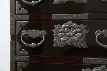 中古　超美品!!　岩谷堂箪笥　木地呂塗り　丁寧な造りの手打ち金具が目を惹く栗駒8号車タンス　定価約160万円　(R-068238)