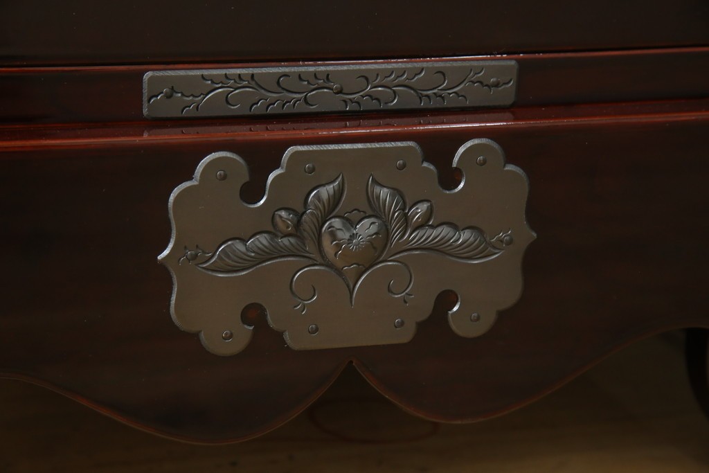 中古　超美品!!　岩谷堂箪笥　木地呂塗り　丁寧な造りの手打ち金具が目を惹く栗駒8号車タンス　定価約160万円　(R-068238)