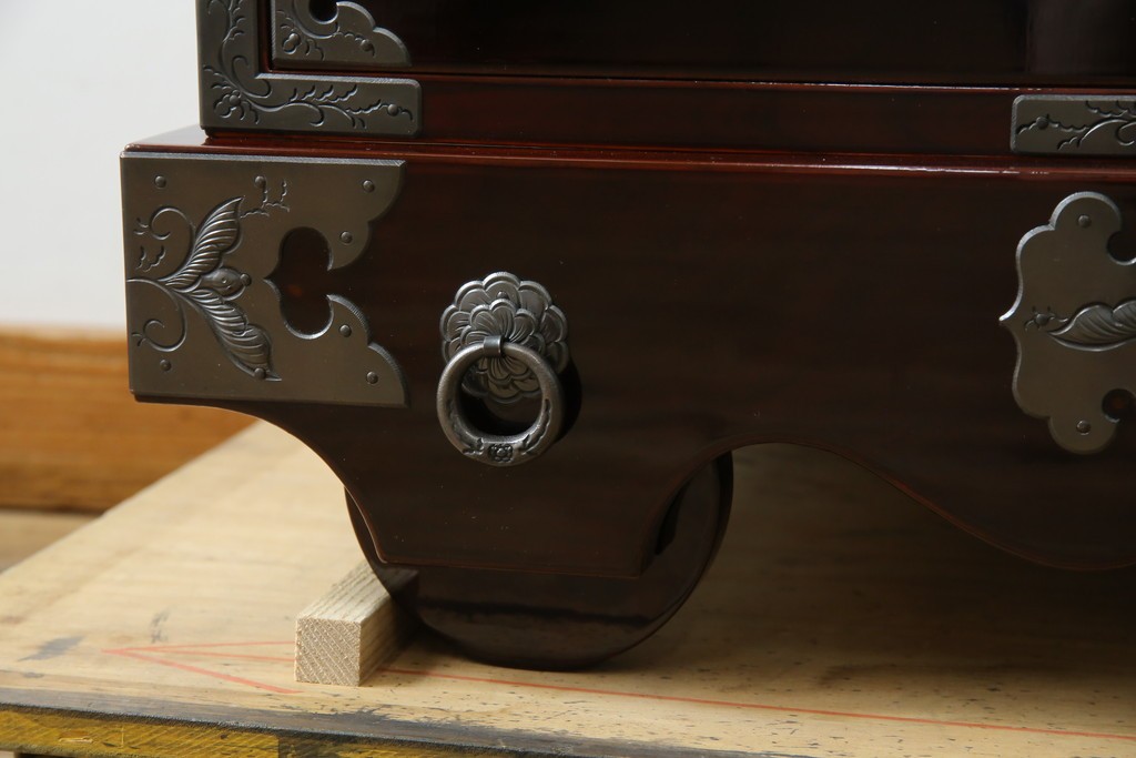 中古　超美品!!　岩谷堂箪笥　木地呂塗り　丁寧な造りの手打ち金具が目を惹く栗駒8号車タンス　定価約160万円　(R-068238)