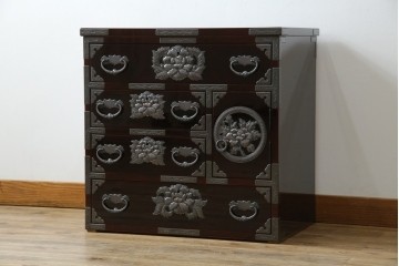 中古　超美品!!　岩谷堂箪笥　木地呂塗り　丁寧な造りの手打ち金具が目を惹く栗駒8号車タンス　定価約160万円　(R-068238)