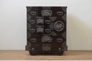 中古　超美品!!　岩谷堂箪笥　木地呂塗り　丁寧な造りの手打ち金具が目を惹く栗駒8号車タンス(車箪笥、衣装箪笥、和タンス、収納たんす、整理箪笥、引き出し)(定価約160万円)(R-068238)