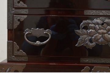 中古　超美品!!　岩谷堂箪笥　木地呂塗り　丁寧な造りの手打ち金具が目を惹く栗駒8号車タンス(車箪笥、衣装箪笥、和タンス、収納たんす、整理箪笥、引き出し)(定価約160万円)(R-068238)