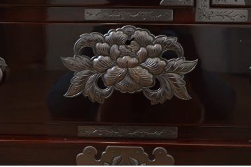 中古　超美品!!　岩谷堂箪笥　木地呂塗り　丁寧な造りの手打ち金具が目を惹く栗駒8号車タンス(車箪笥、衣装箪笥、和タンス、収納たんす、整理箪笥、引き出し)(定価約160万円)(R-068238)