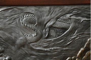 中古　銅板　彫金　枠欅(ケヤキ)材　武運　長久　阿吽　迫力ある龍虎の図が魅力的な小振りの衝立て(つい立て、衝い立て、パーテーション、間仕切り、店舗什器)(R-068240)