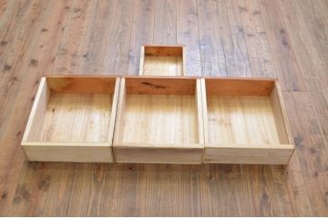和製ビンテージ　肥松(老松、アブラマツ)　温かみのある色合いと美しい木目が魅力の茶棚(違い棚、飾り棚、収納棚、戸棚、ヴィンテージ)(R-068241)