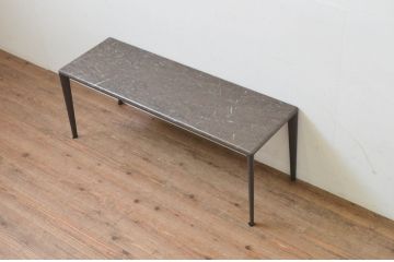 中古　美品!!　arflex(アルフレックス)　ERA(living table)　エラ　リビングテーブル　C.O.D.(シー・オー・ディー)デザイン　大理石の天板とスタイリッシュなシルエットが美しいテーブル(コンソールテーブル、サイドテーブル、サービステーブル)(定価約31万円)(R-068242)