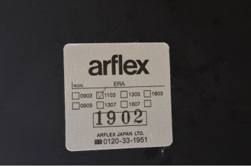 中古　美品!!　arflex(アルフレックス)　ERA(living table)　エラ　リビングテーブル　C.O.D.(シー・オー・ディー)デザイン　大理石の天板とスタイリッシュなシルエットが美しいテーブル(コンソールテーブル、サイドテーブル、サービステーブル)(定価約31万円)(R-068242)
