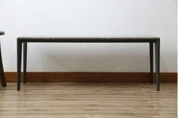 中古　美品!!　arflex(アルフレックス)　ERA(living table)　エラ　リビングテーブル　C.O.D.(シー・オー・ディー)デザイン　大理石の天板とスタイリッシュなシルエットが美しいテーブル　定価約31万円　(R-068242)