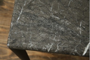 中古　美品!!　arflex(アルフレックス)　ERA(living table)　エラ　リビングテーブル　C.O.D.(シー・オー・ディー)デザイン　大理石の天板とスタイリッシュなシルエットが美しいテーブル　定価約31万円　(R-068242)