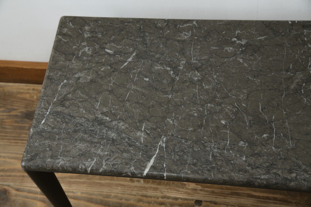 中古　美品!!　arflex(アルフレックス)　ERA(living table)　エラ　リビングテーブル　C.O.D.(シー・オー・ディー)デザイン　大理石の天板とスタイリッシュなシルエットが美しいテーブル　定価約31万円　(R-068242)