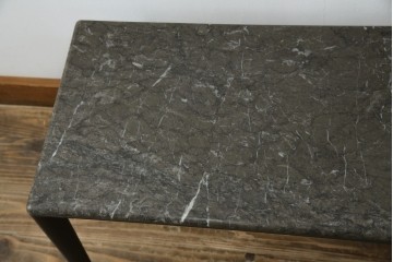 中古　美品!!　arflex(アルフレックス)　ERA(living table)　エラ　リビングテーブル　C.O.D.(シー・オー・ディー)デザイン　大理石の天板とスタイリッシュなシルエットが美しいテーブル　定価約31万円　(R-068242)