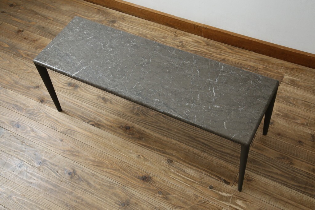 中古　美品!!　arflex(アルフレックス)　ERA(living table)　エラ　リビングテーブル　C.O.D.(シー・オー・ディー)デザイン　大理石の天板とスタイリッシュなシルエットが美しいテーブル　定価約31万円　(R-068242)