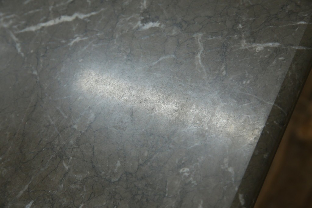 中古　美品!!　arflex(アルフレックス)　ERA(living table)　エラ　リビングテーブル　C.O.D.(シー・オー・ディー)デザイン　大理石の天板とスタイリッシュなシルエットが美しいテーブル　定価約31万円　(R-068242)