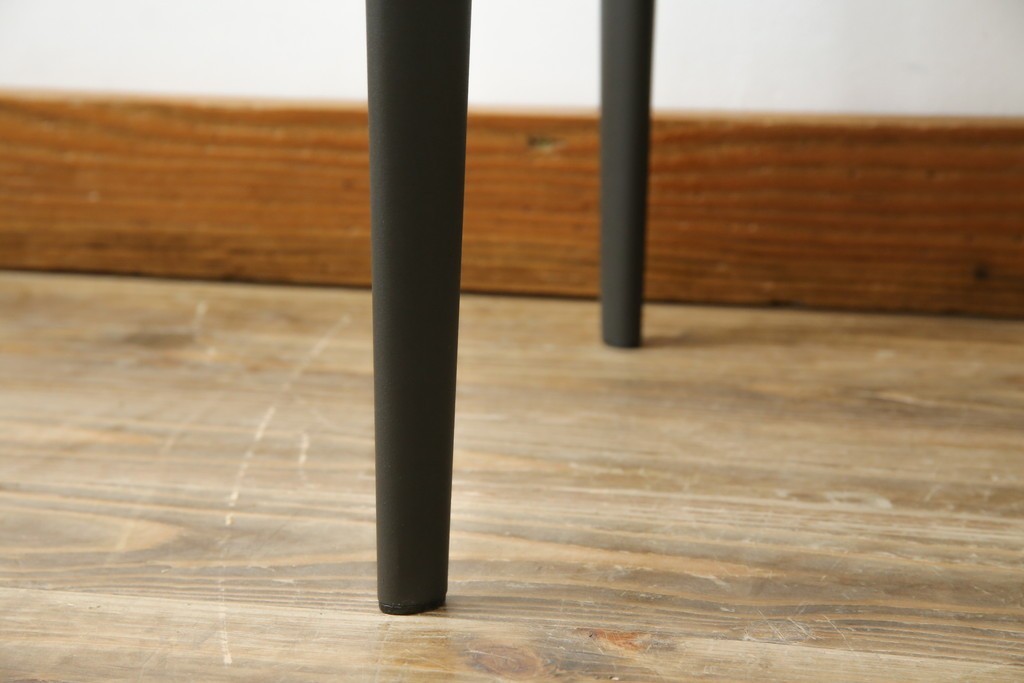 中古　美品!!　arflex(アルフレックス)　ERA(living table)　エラ　リビングテーブル　C.O.D.(シー・オー・ディー)デザイン　大理石の天板とスタイリッシュなシルエットが美しいテーブル　定価約31万円　(R-068242)