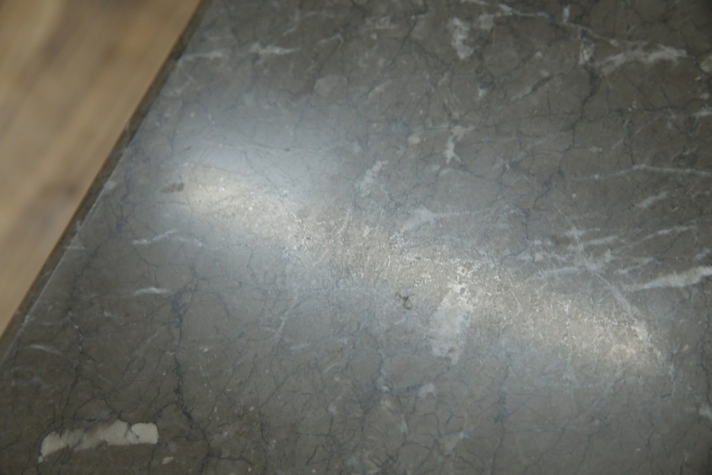 中古　美品!!　arflex(アルフレックス)　ERA(living table)　エラ　リビングテーブル　C.O.D.(シー・オー・ディー)デザイン　大理石の天板とスタイリッシュなシルエットが美しいテーブル　定価約31万円　(R-068242)