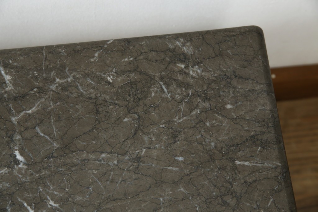 中古　美品!!　arflex(アルフレックス)　ERA(living table)　エラ　リビングテーブル　C.O.D.(シー・オー・ディー)デザイン　大理石の天板とスタイリッシュなシルエットが美しいテーブル　定価約31万円　(R-068242)