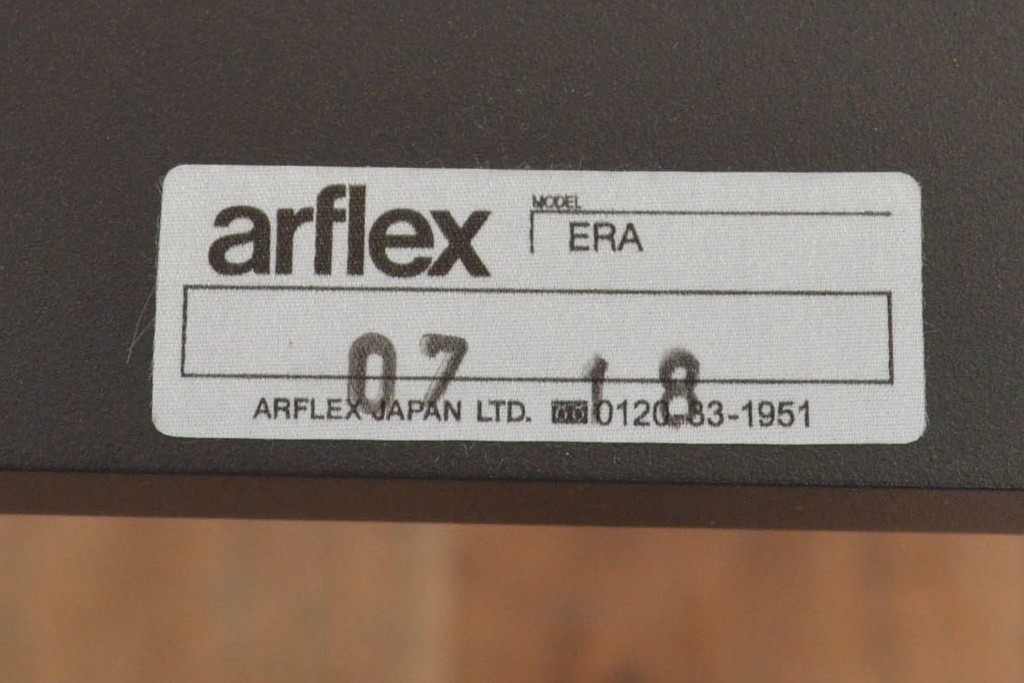 中古　美品!!　arflex(アルフレックス)　ERA(living table)　エラ　リビングテーブル　C.O.D.(シー・オー・ディー)デザイン　大理石の天板とスタイリッシュなシルエットが美しいテーブル　定価約31万円　(R-068242)